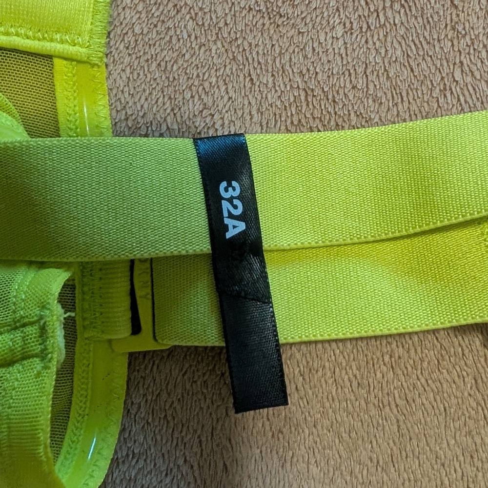 DKNY brand new bra with tag. Size 32A - Picture 2 of 7